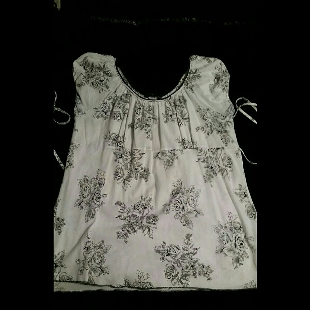 White floral print top